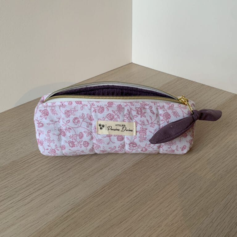 Trousse à stylos fleurs roses