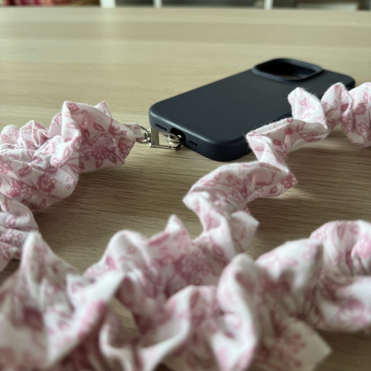 Cordon Froufrous Téléphone Rose & Blanc
