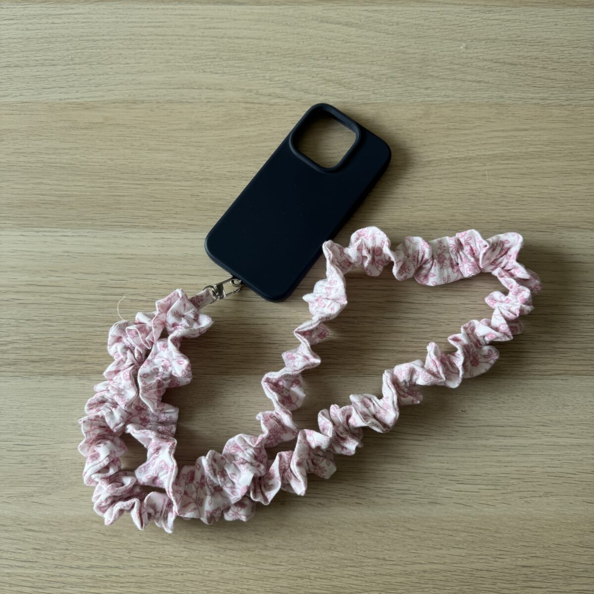 Cordon Froufrous Téléphone Rose & Blanc – Image 2