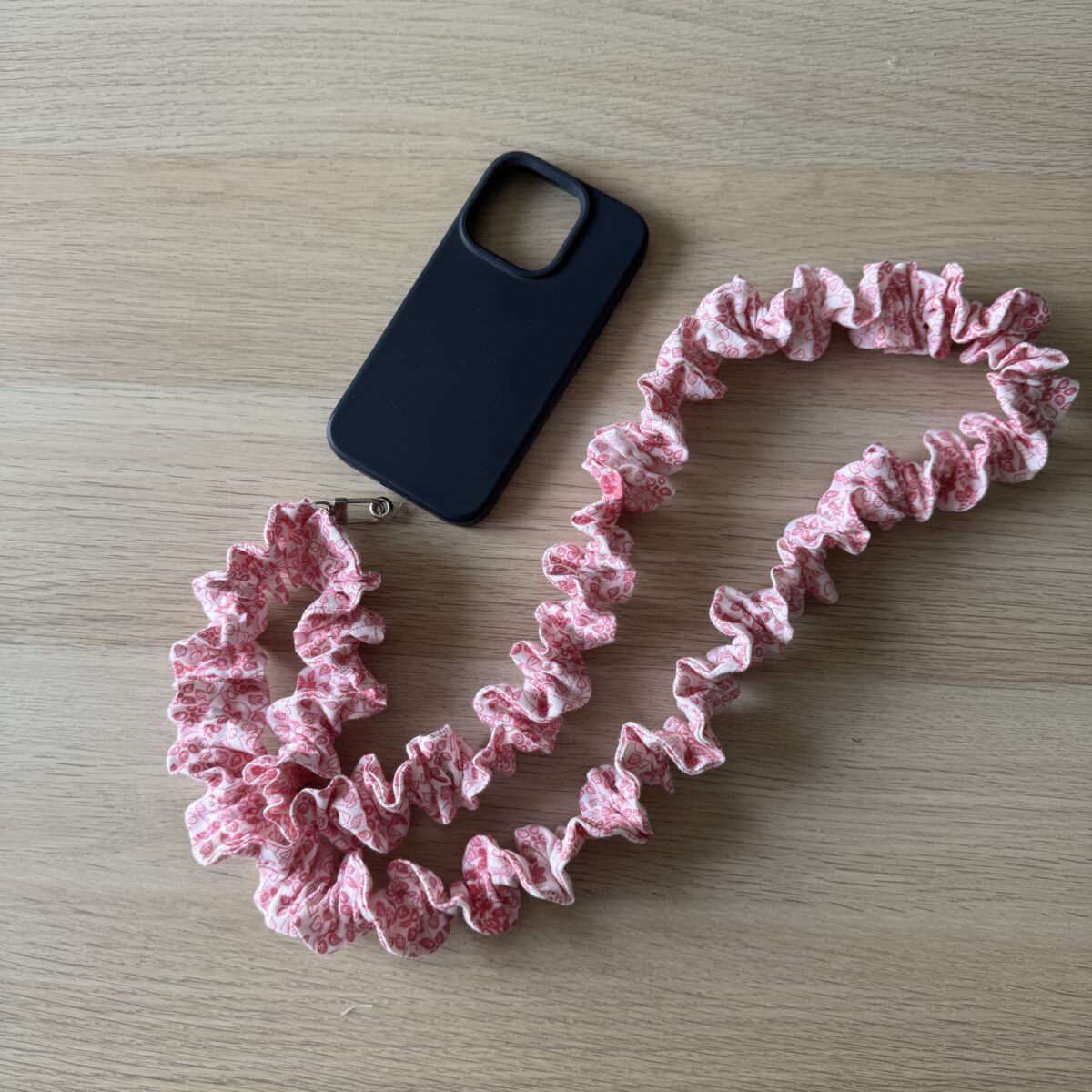 Cordon Froufrous Téléphone Blanc & Rose – Image 2