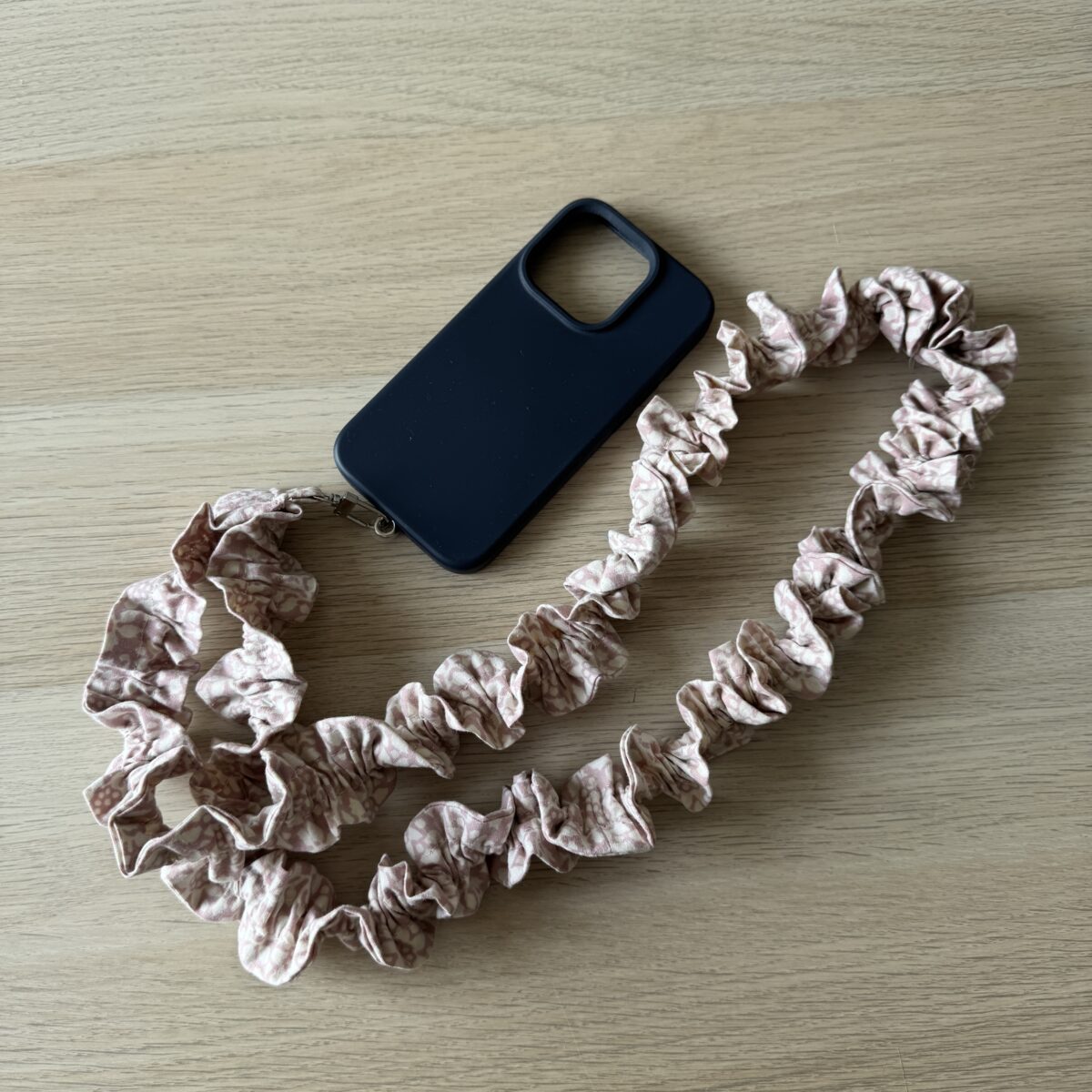 Cordon Froufrous Téléphone Vieux Rose – Image 2