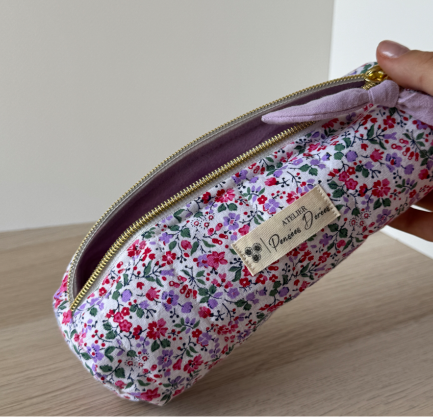 Trousse à stylos fleuri matelassé rose – Image 2