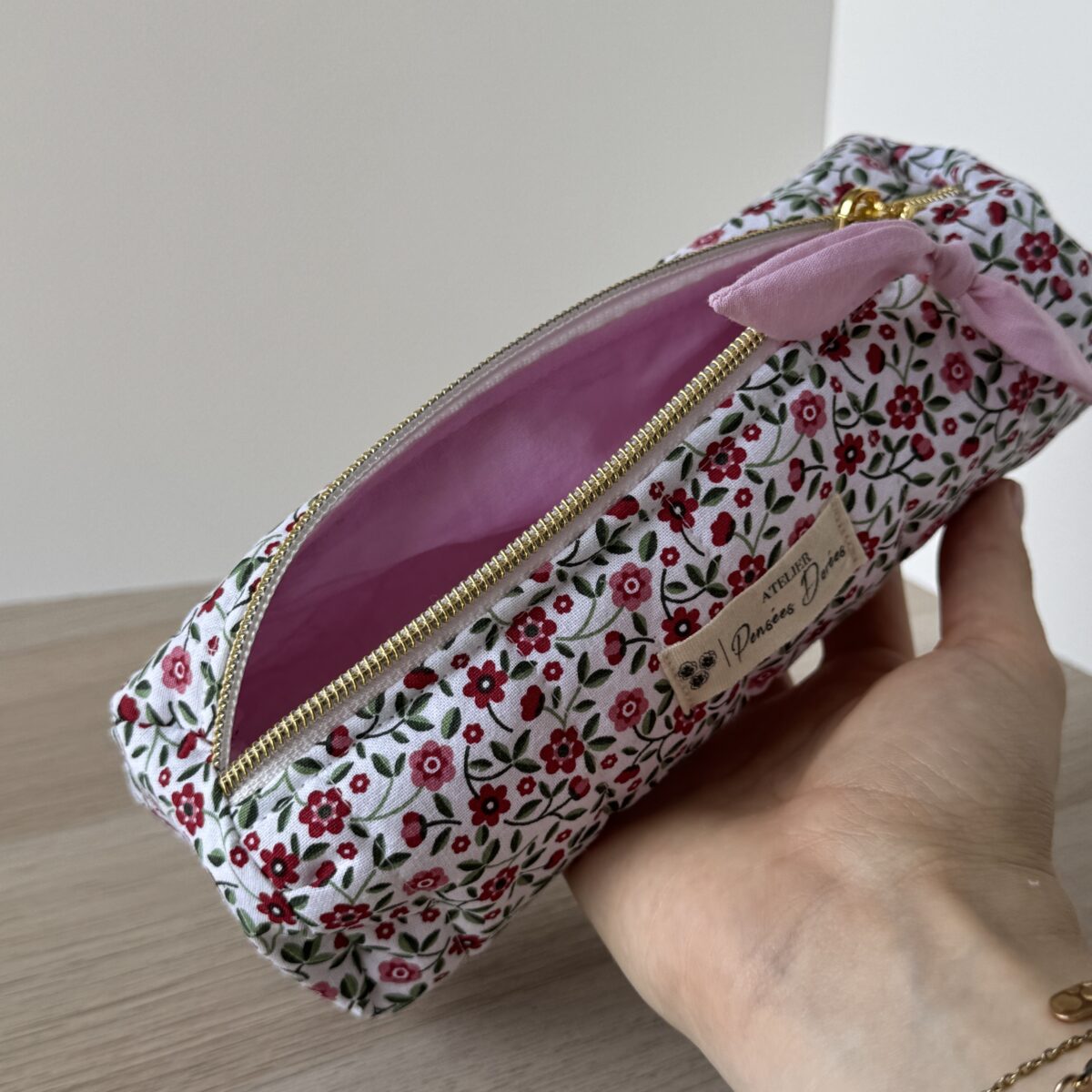 Trousse à stylos fleuri matelassé vert et rose