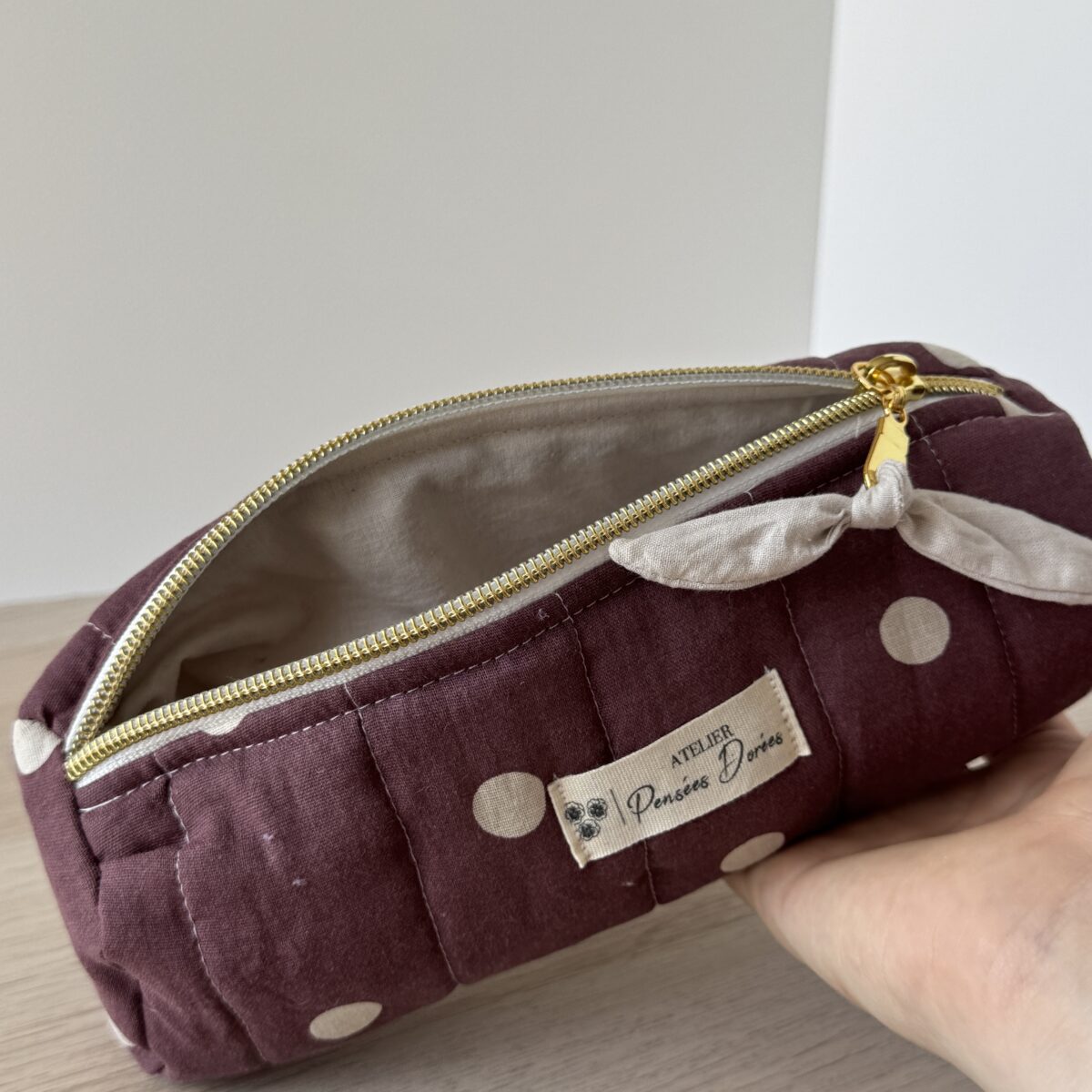Trousse à stylos pois matelassé