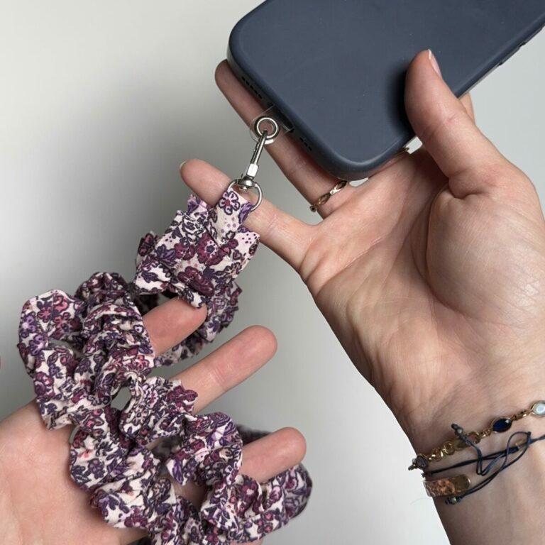 Cordon téléphone fleuri violet