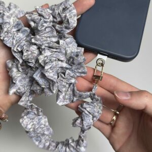 Cordon téléphone fleuri violet clair